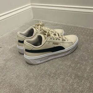 Puma Kids Cream Sneakers with Black Formstrip